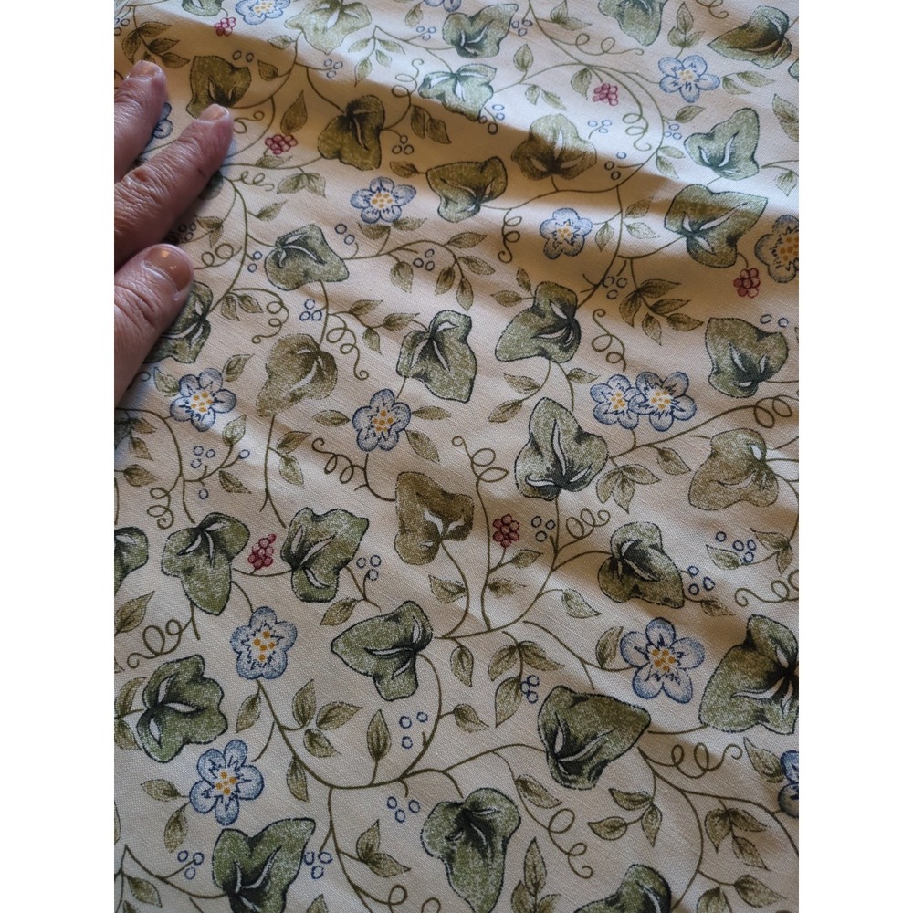 VTG 1996 Meadow Lark Collection Florals on Off White Cotton Fabric 44 X 108